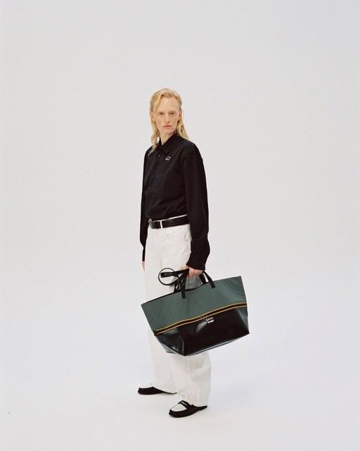 K WAY x CAHU K WAY and CAHU reinvent the iconic Pratique bag.The Bimatie re is as much about text 2 Moyenne