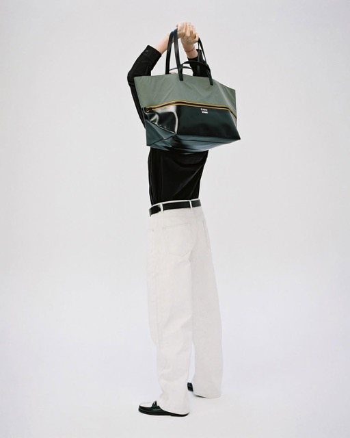 K WAY x CAHU K WAY and CAHU reinvent the iconic Pratique bag.The Bimatie re is as much about text 3 Moyenne