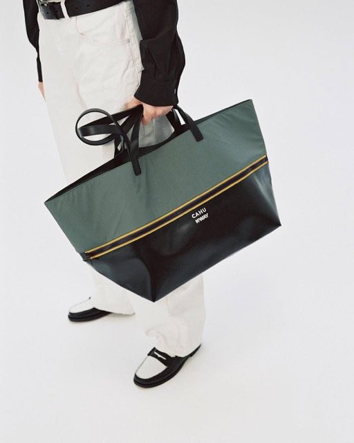 K WAY x CAHU K WAY and CAHU reinvent the iconic Pratique bag.The Bimatie re is as much about text 4 Moyenne