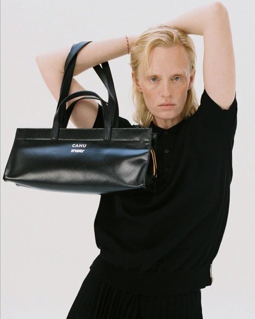 K WAY x CAHU K WAY and CAHU reinvent the Mamie Baguette model.A nod to the iconic bag of the 90s 2 Moyenne