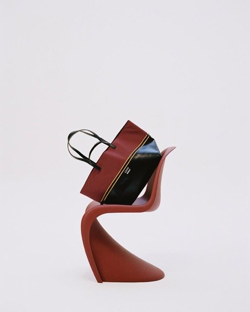 K WAY x CAHU K WAY and CAHU reinvent the Mamie Baguette model.A nod to the iconic bag of the 90s 5 Moyenne