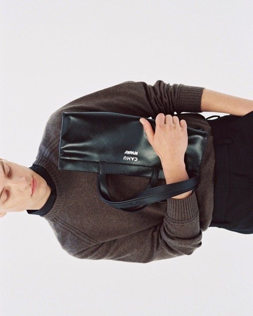 Of vision and character. K Way s nylon meets CAHU s vinyl in a bold bag capsule.K Way cahupar 2 Moyenne