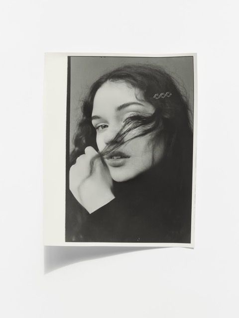 LUCY IN EMERGENCE Photographer Hugo Mapelli hugomapelli1st Assistant photo Le onard Gomes Ferenczi Moyenne