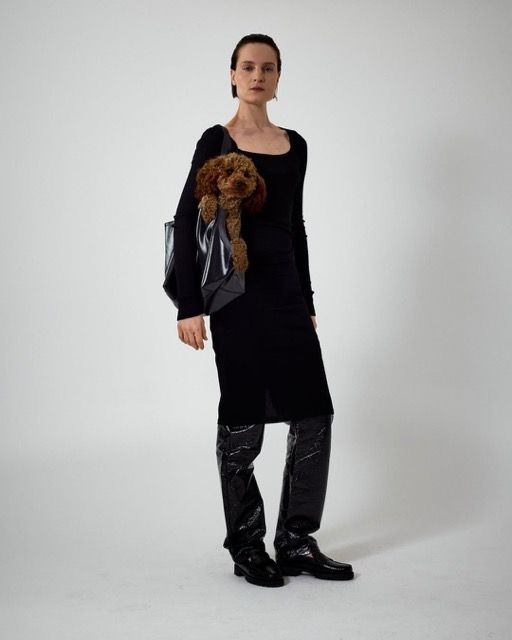 Le doggy bag existe en deux tailles. Photographe alex pommier Mannequin charlottetomas cahu 4 Moyenne