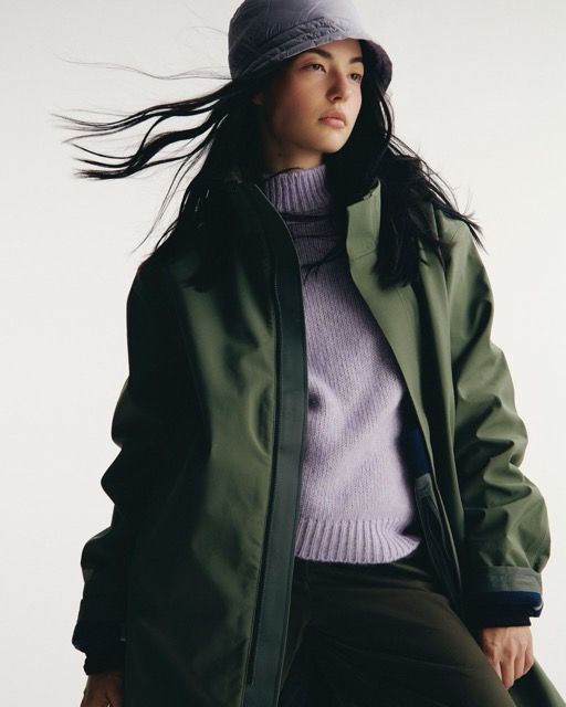A perfect fusion of lightweight durability and modern silhouettes made for the urban life. The 2 Moyenne