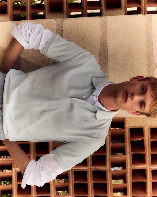 Light layers for summer ease.Discover the Spring Summer collection at the link in bio. KWAY Moyenne